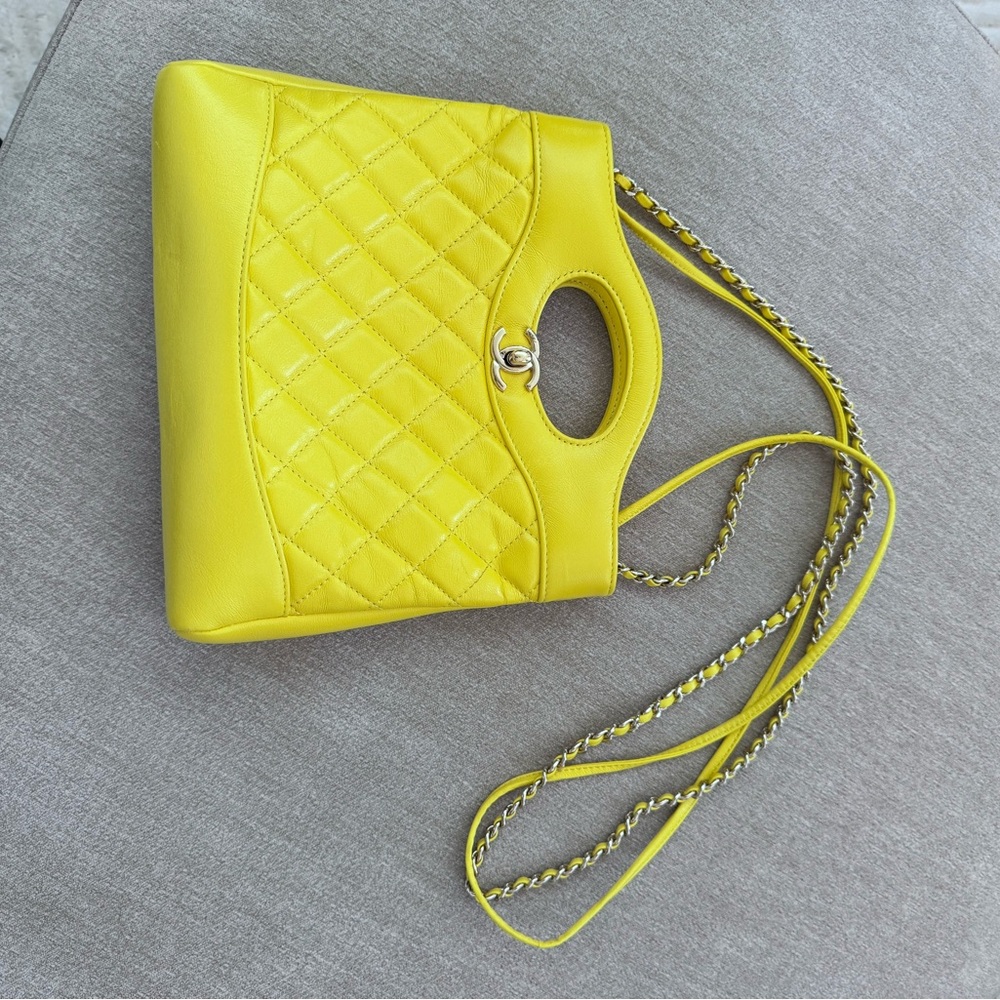 CHANEL Bright Yellow Accessory - Picture 2 of 4